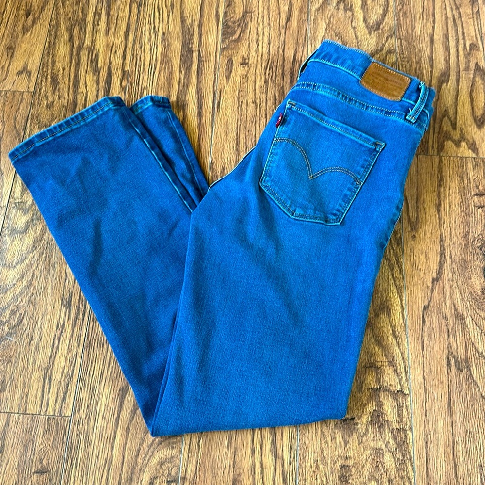 Women’s 314 shaping straight Levi’s size 28 x30 stretch jeans
